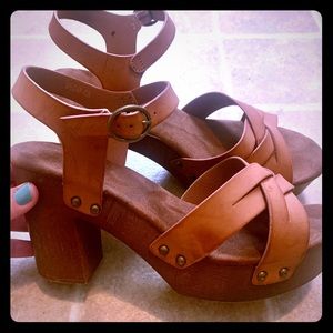 Super cute tan heels
